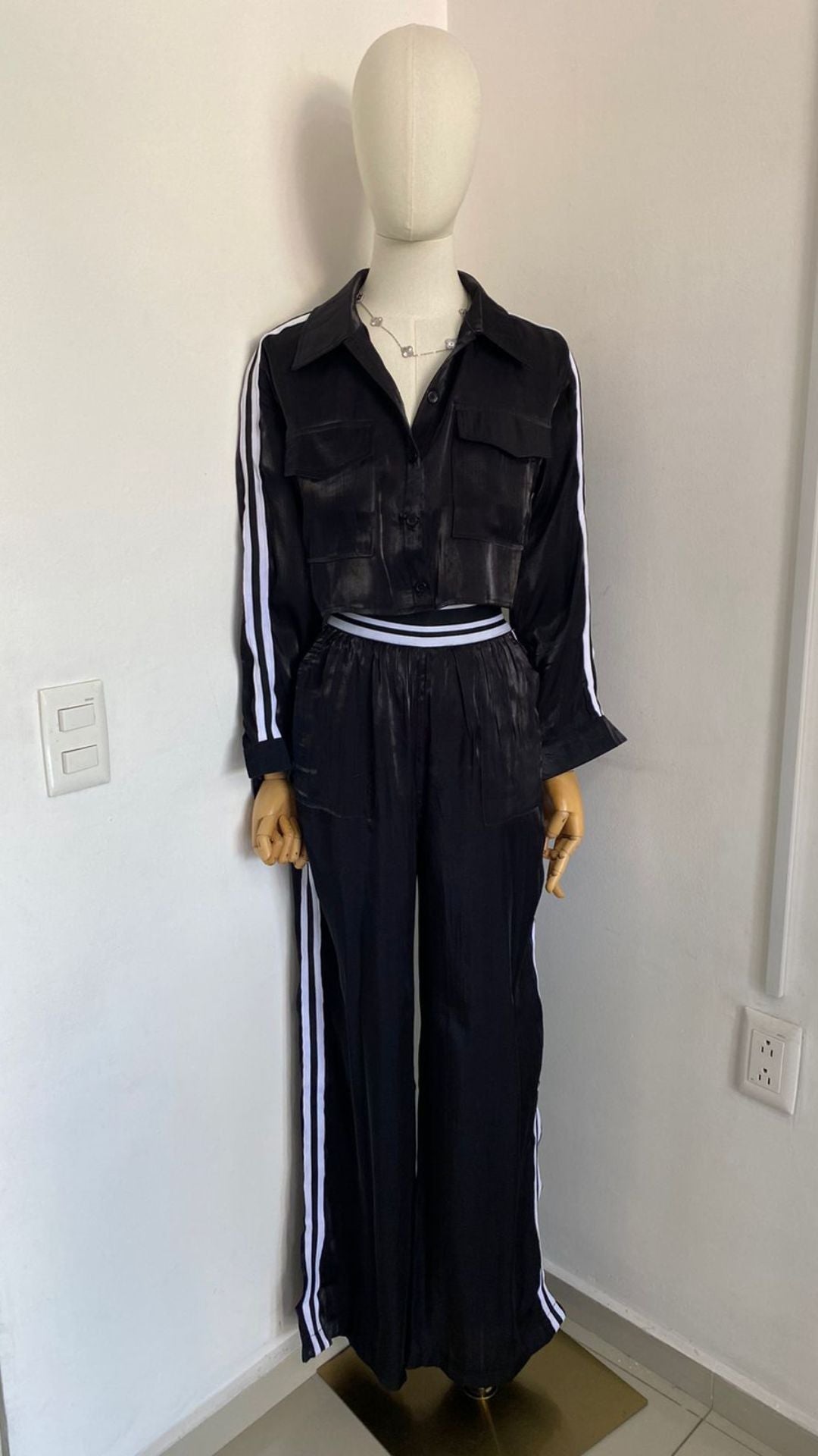 Conjunto Negro Con Rayas Blancas
