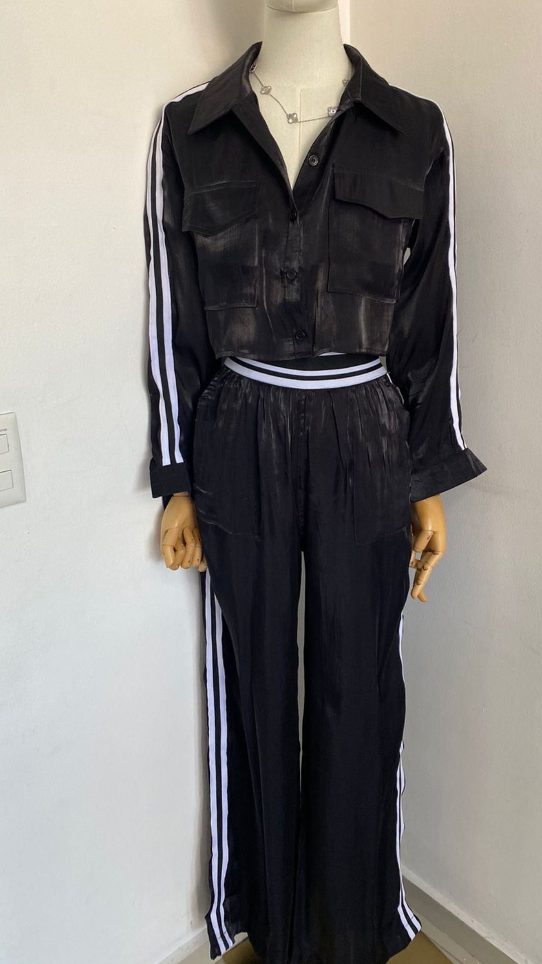 Conjunto Negro Con Rayas Blancas